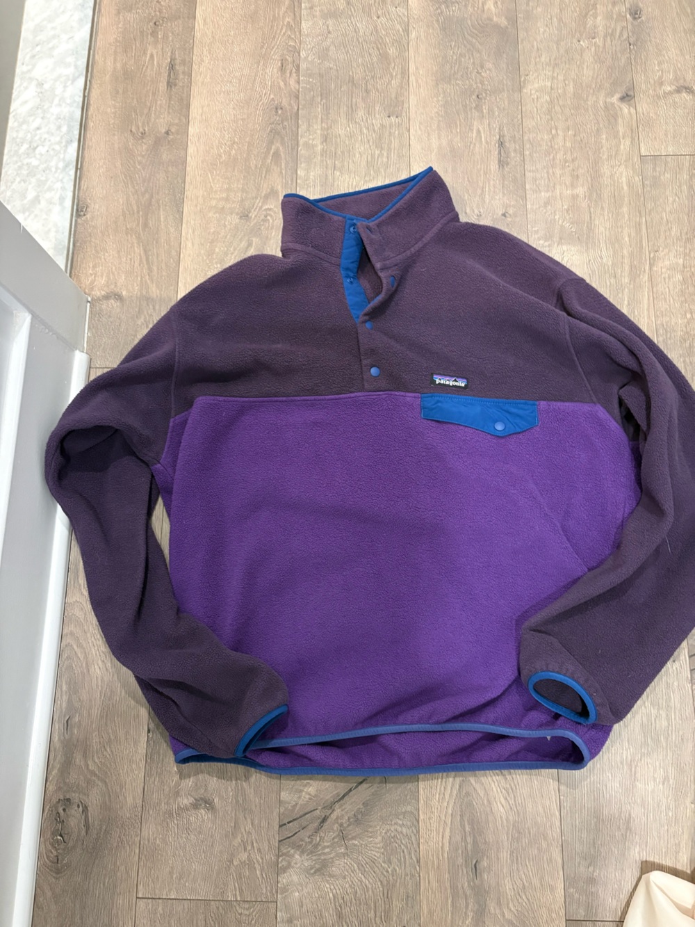 Patagonia Two-Tone Snap-T Fleece Pullover in Purple & Charcoal with Blue Trim - Picture 2 of 2